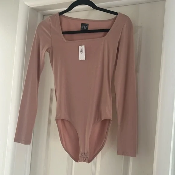 NWT gap bodysuit - Picture 1 of 5
